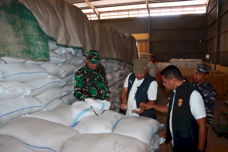 Kapolres Sikka Bersama Forkopimda Tinjau Distribusi dan Harga Sembako di Pasaran