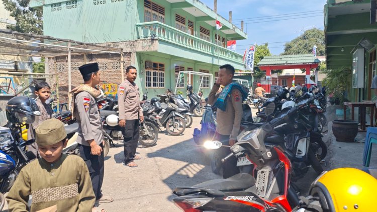 PERSONIL POLRES SIKKA POLDA NTT LAKSANAKAN PENGAMANAN SHOLAT JUM'AT