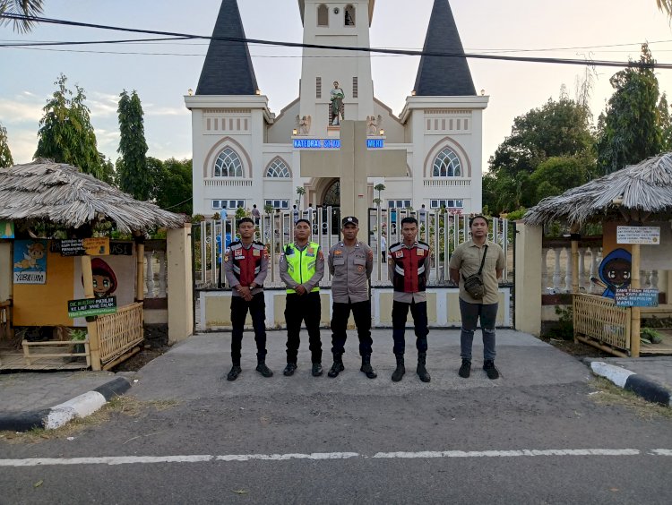 Polres Sikka dan Polsek Jajaran Amankan Rangkaian Misa Minggu, Pastikan Ibadah Berjalan Khidmat