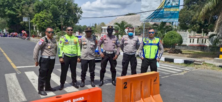 110 Personel Polres Sikka Dikerahkan Amankan Lomba Gerak Jalan Tingkat SMA/SMK dan Instansi Umum HUT RI ke-80