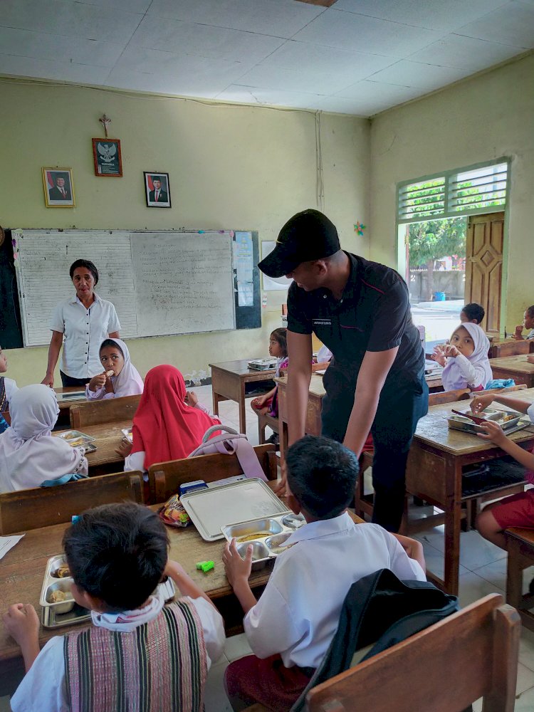 “Dapur Sehat Wairumbia Hadirkan Gizi Seimbang untuk 2.386 Penerima di Sikka”