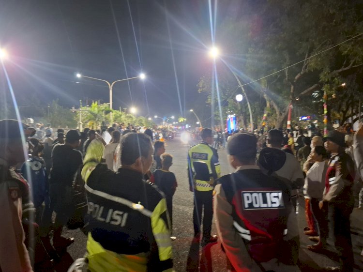 “Wujudkan Kamseltibcarlantas, Polres Sikka Kawal Jalannya Karnaval Sound System”