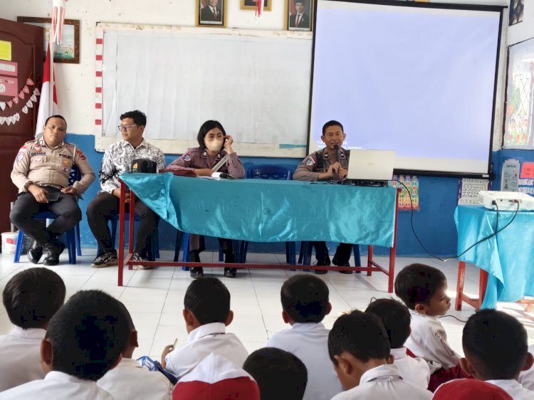 “Sat Lantas Polres Sikka Tanamkan Kesadaran Tertib Lalu Lintas Sejak Dini di SD IT Mutiara”