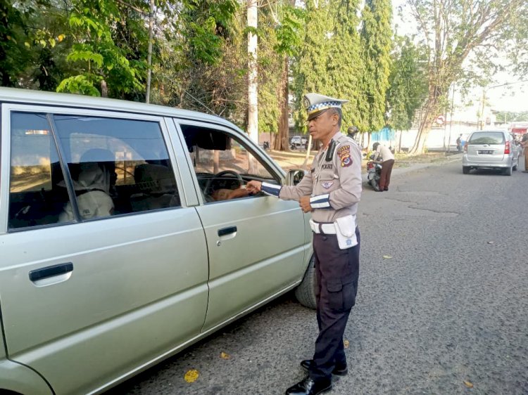 “Polres Sikka Tertibkan Ranmor, Sasar Pelanggaran Kasat Mata di Titik Rawan Lalu Lintas”
