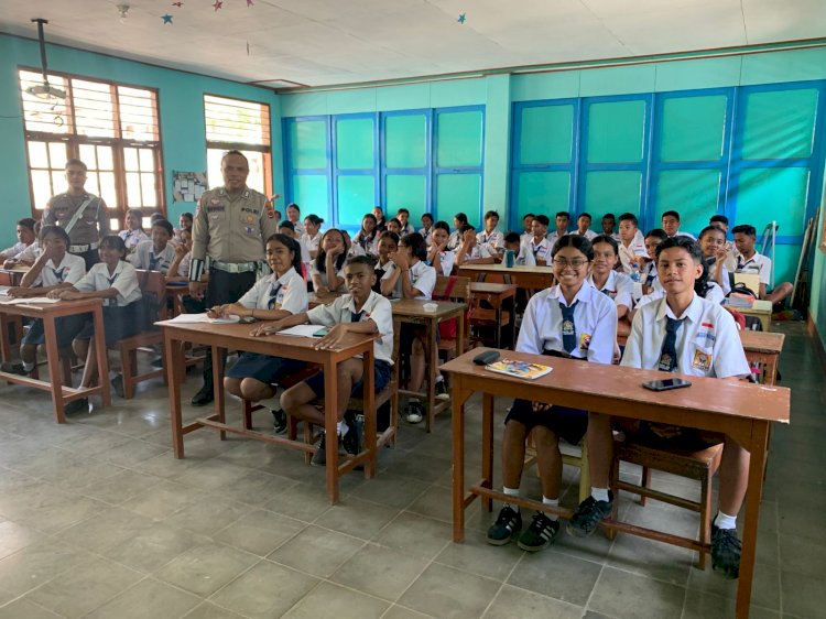 Sat Lantas Polres Sikka Sosialisasi Keselamatan Berkendara ke Siswa SMP Virgo Videlis