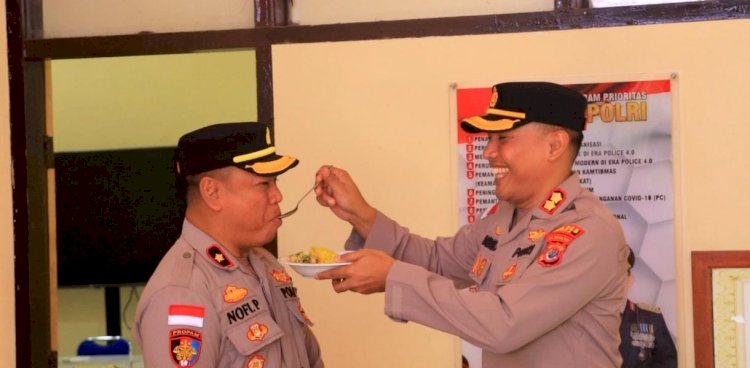 “Penuh Kehangatan, Kapolres Sikka Rayakan Hari Lahir Bersama Anggota dan Bhayangkari”