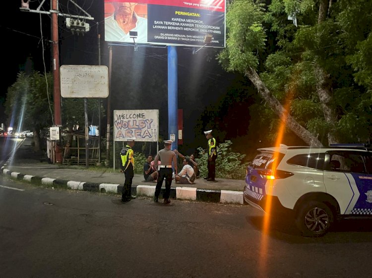 Patroli Lampu Biru Polres Sikka Polda NTT Cegah Pelanggaran dan Kecelakaan Lalu Lintas.