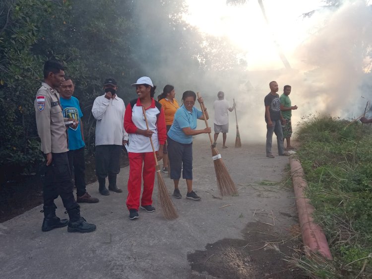 Bhabinkamtibmas Polsek Alok Polres Sikka Ajak Warga Kerja Bakti, Lingkungan Lebih Bersih dan Rapi