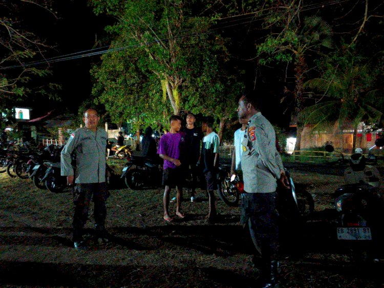 Polsek Nelle Polres Sikka Gelar Patroli Rutin, Pastikan Situasi Kamtibmas Tetap Kondusif