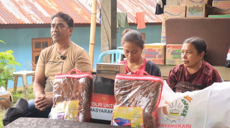 Keluarga Korban Banjir Bandang di Mauponggo Sampaikan Terima Kasih Atas Perhatian Kapolri