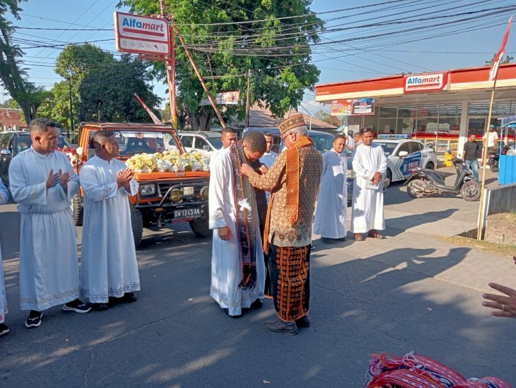 Misa Perdana RD Mathius Jado di Gereja St. Thomas Morus Berlangsung Khidmat.
