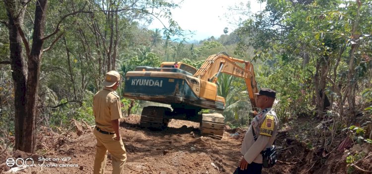 Sinergi dan Keamanan: Giat Bhabinkamtibmas Desa Takaplager di Kecamatan Nita Kabupaten Sikka
