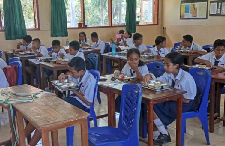 “20 Ribu Lebih Warga Sikka Nikmati Makan Bergizi Gratis, Polres Sikka Polda NTT Kawal Ketat Penyaluran”