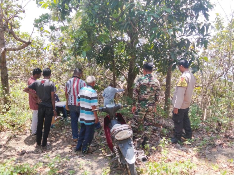 Bhabinkamtibmas Desa Mekendetung Kabupaten Sikka Ajak Warga Bersama Jaga Kamtibmas