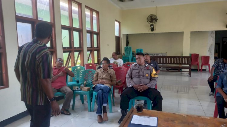 “Bhabinkamtibmas dan Lurah Nangalimang Sikka Bahas Program Koperasi Merah Putih untuk Kesejahteraan Masyarakat”