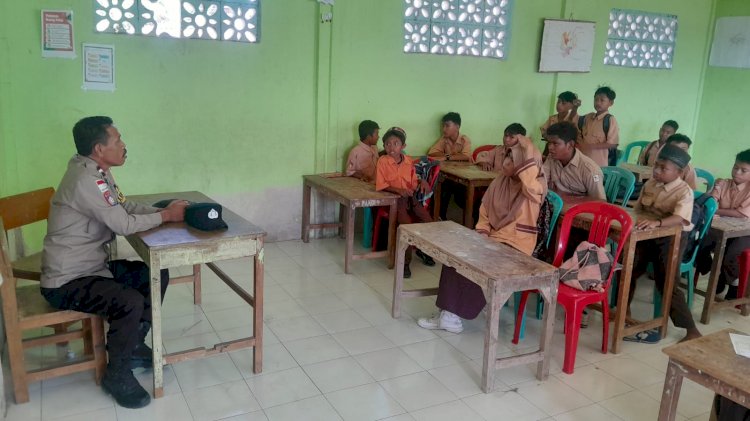 Bhabinkamtibmas Pemana Sambangi Siswa MTS Nur Muhammad, Tekankan Hidup Bersih dan Tanggap Keamanan