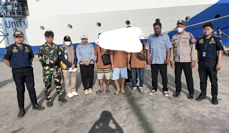 Dari Pelabuhan ke Kampung Halaman, Polres Sikka Polda NTT Kawal Tiga PMI Deportasi Pulang dengan Aman