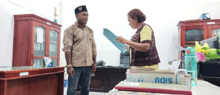 “Polres Sikka Polda NTT Kawal Aksi Damai FOKALIS, Simbol Batu Jadi Pesan Moral untuk DPRD”