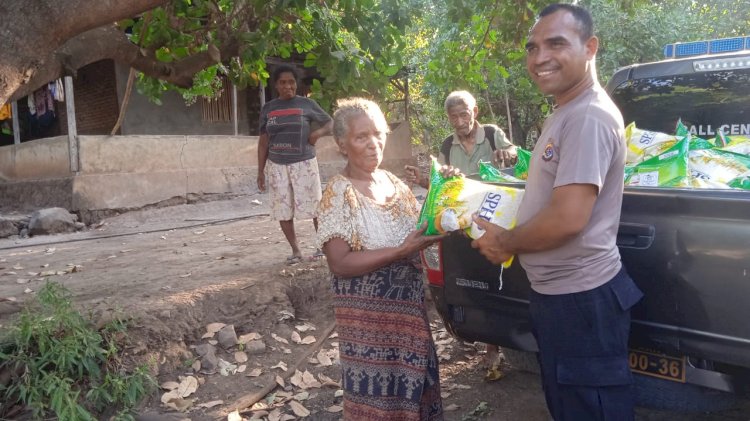 “1 Ton Beras Ludes! Polres Sikka Polda NTT dan Bulog Gerakkan Pangan Murah di Waigete”