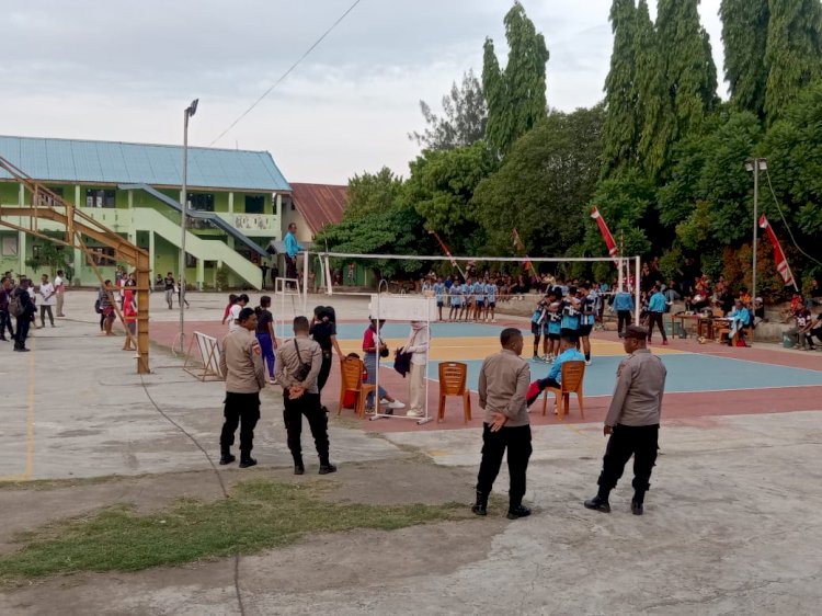 Pengamanan Sigap Polsek Alok Polres Sikka Warnai Serunya Babak Delapan Besar Turnamen Voli SMA Sikka 2025