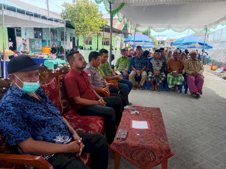 Sentuhan Humanis Bhabinkamtibmas Polsek Alok Polres Sikka Warnai Festival Pemana Bahari 2025