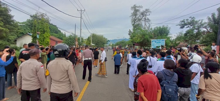 Pengamanan Ketat Polsek Kewapante Polres Sikka Warnai Penjemputan Imam Baru di Kangae
