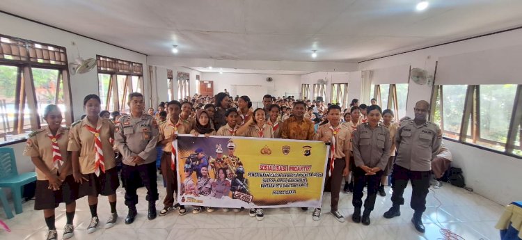 Polsek Alok Polres Sikka Polda NTT Tanamkan Semangat BETAH Lewat Sosialisasi Rekrutmen Polri di SMAK Malthida