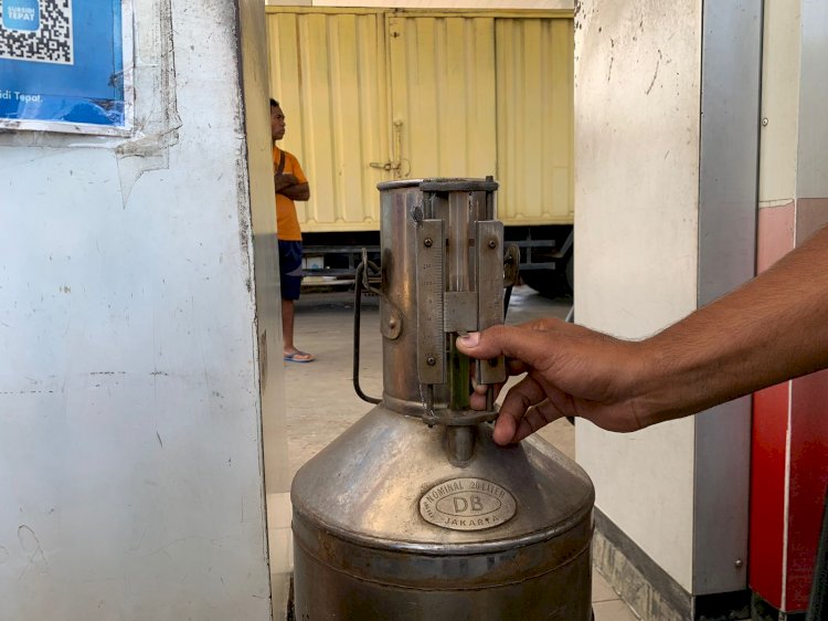 Polres Sikka Pastikan BBM Bersubsidi Tepat Takaran dan Berkualitas: Unit Tipidter Gelar Pengawasan di SPBU Madawat