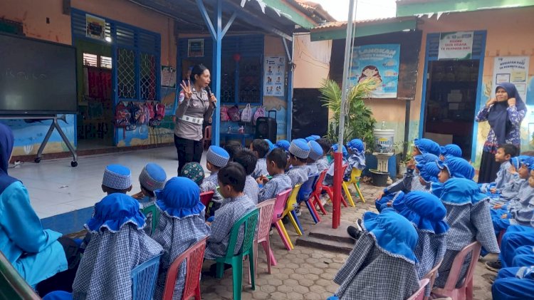 “Polres Sikka Polda NTT Didik Anak TK Permata Hati Jadi Pelopor Tertib Lalu Lintas”