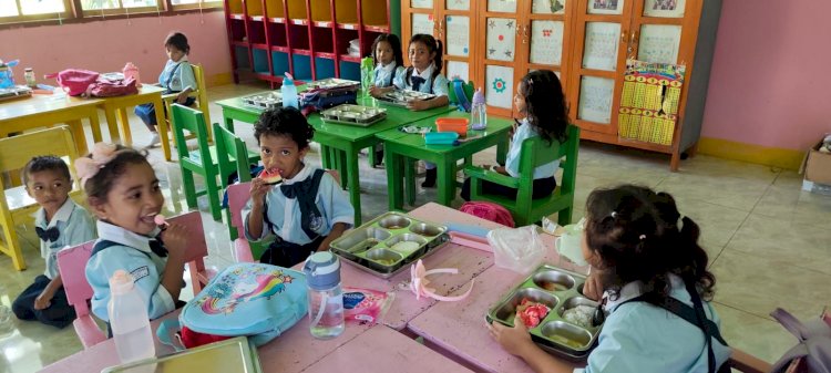 “9 Dapur SPPG Bergerak Serentak, Ribuan Warga Sikka Terima Menu Bergizi dari Pemerintah”