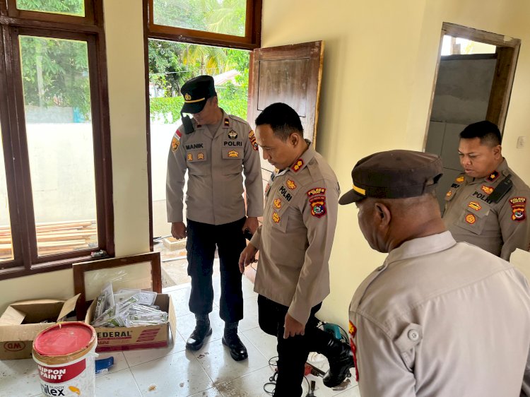 Kapolres Sikka Tinjau Proyek Rumah Dinas Polri di Paga, Pastikan Mutu Bangunan Terjamin