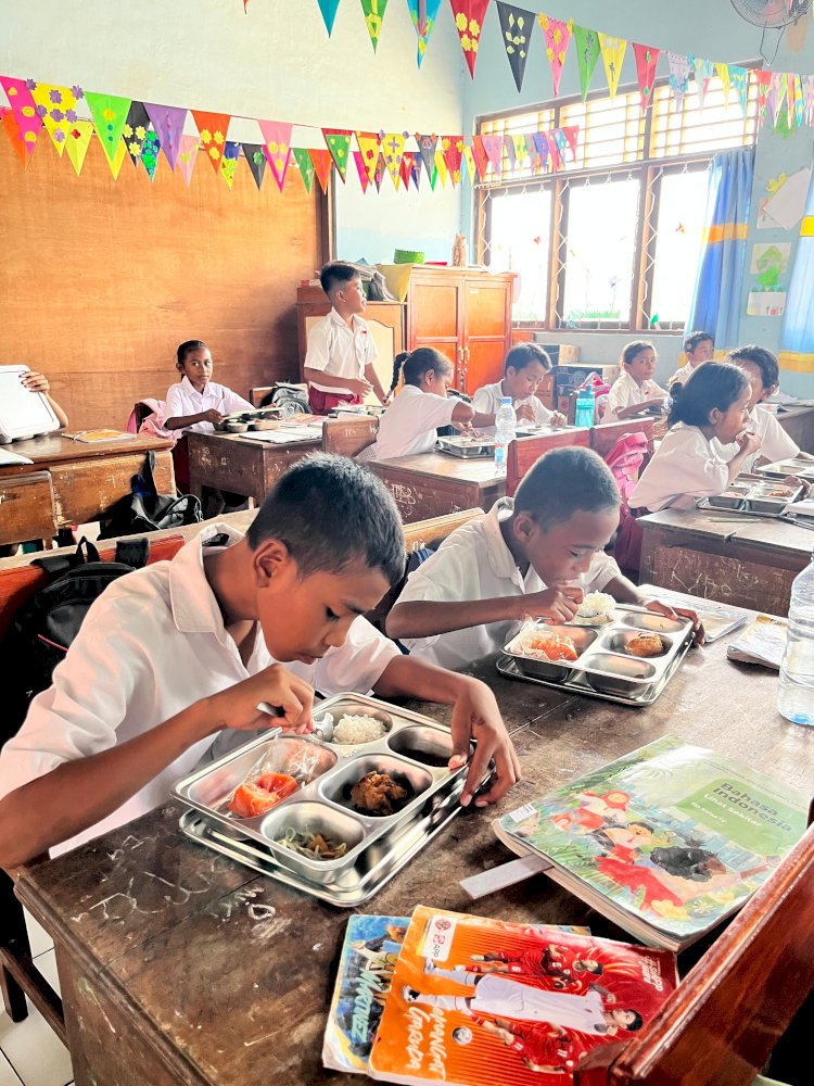 Polres Sikka Polda NTT Kawal Penyaluran Program Makan Bergizi Gratis untuk 27.760 Penerima Manfaat di Kabupaten Sikka
