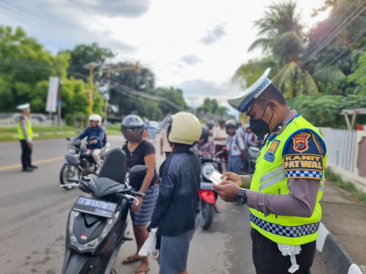Polres Sikka Polda NTT Gelar Operasi Penertiban Ranmor Terpadu, Puluhan Pelanggar Terjaring di Dua Titik Strategis