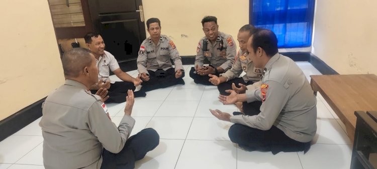 “Tidak Hanya Bertugas, Personel Polres Sikka Polda NTT Diperkokoh Iman dan Mental Lewat Binroh Rutin”