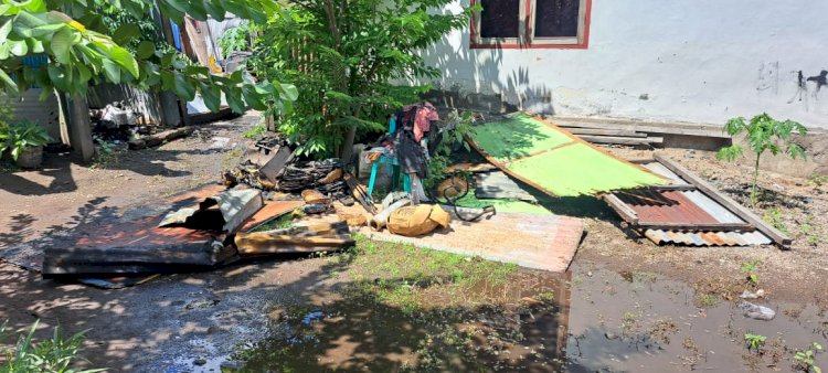 Gudang Rumah Warga di Nangameting Sikka Dilalap Api, Respons Cepat Warga–Polisi–Damkar Cegah Kebakaran Meluas