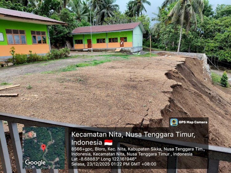 Hujan Deras Picu Longsor Turap Sekolah, Polsek Nita Polres Sikka Polda NTT Turun Lakukan Pengecekan