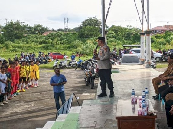 “Wakapolres Sikka Ikut Kick Off, Turnamen U-17 Jadi Ajang Pembinaan Pesepak Bola Muda”