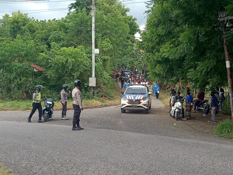 Perarakan Salib Suci NYD Dimulai dari Stasi Antonius Padua Napunglangir, Polres Sikka Polda NTT Turun Lakukan Pengamanan