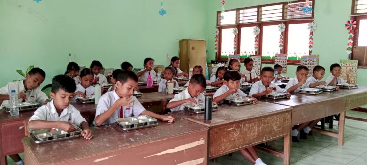 42 Ribu Porsi MBG Mengalir di Sikka, Program Unggulan Presiden Dikawal Ketat Polres Sikka Polda NTT