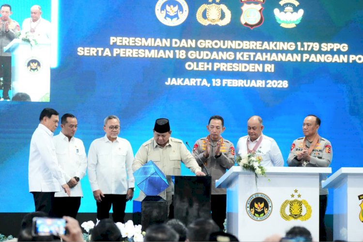 PRESIDEN PRABOWO ANUGERAHKAN BINTANG JASA DAN SATYALANCANA WIRA KARYA KEPADA PENGGERAK MBG DAN RANTAI PASOK SPPG POLRI