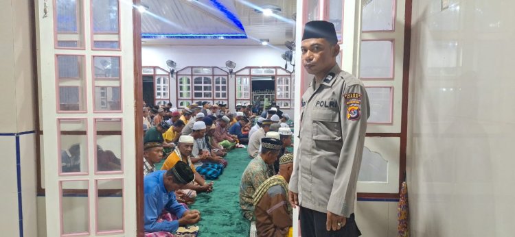 “Hadir di Setiap Masjid, Polres Sikka Polda NTT Pastikan Tarawih di Kabupaten Sikka Aman dan Kondusif”