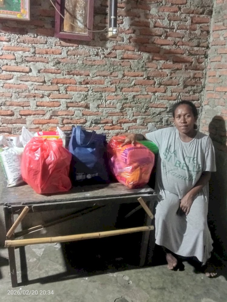 Sentuhan Kemanusiaan: Polwan Polres Sikka Polda NTT Ringankan Beban Ibu Hamil di Tengah Kesulitan