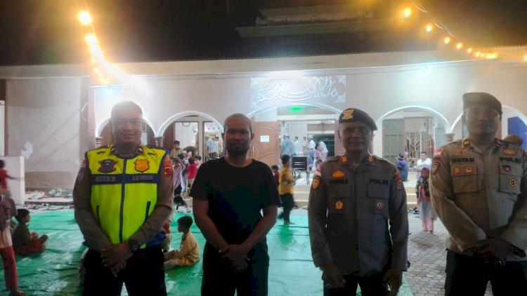 Polres Sikka Polda NTT Amankan Sholat Tarawih di Sejumlah Masjid, Jamaah Tenang dan Ibadah Kondusif