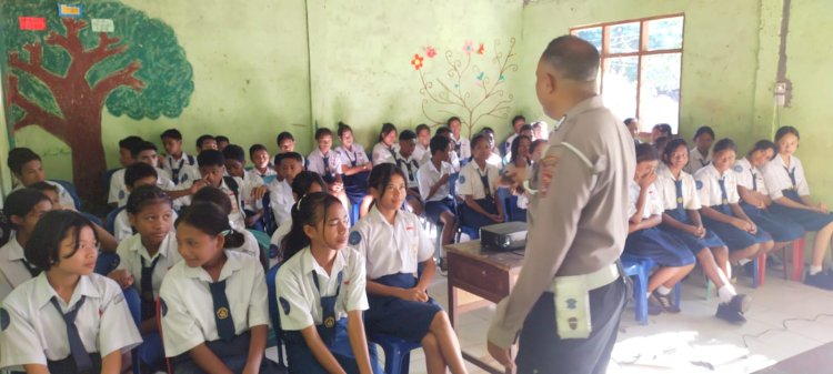 Polres Sikka Polda NTT Tegaskan Komitmen Kamseltibcarlantas, Edukasi Pelajar Jadi Garda Terdepan