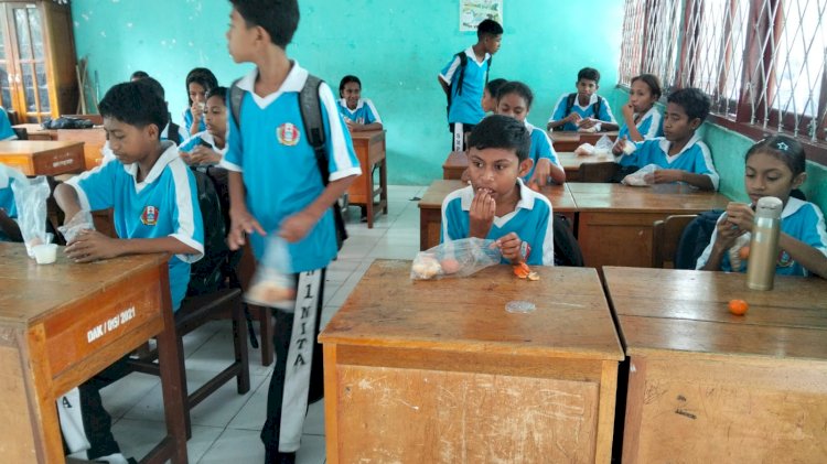 Pastikan Tepat Sasaran, Jajaran Polres Sikka Pantau Distribusi Makan Bergizi Gratis untuk Ribuan Pelajar