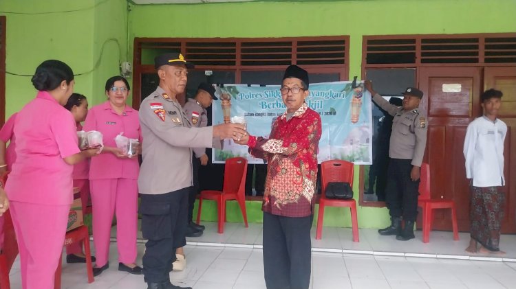 Sentuhan Kepedulian di Bulan Suci, Polsek Bola Polres Sikka Berbagi Takjil untuk Anak Panti Asuhan