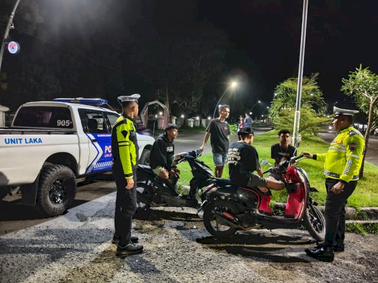 Lampu Biru Mengawal Malam Maumere, Satlantas Polres Sikka Perkuat Pengamanan Operasi Ketupat Turangga 2026