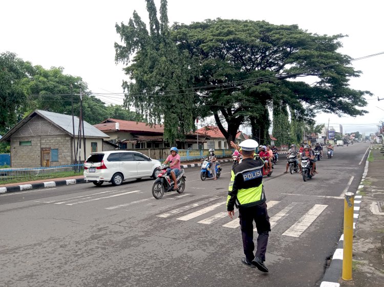 Amankan Aktivitas Warga Jelang Idul Fitri, Personel Pospam Gelora Samador Maumere Tingkatkan Patroli dan Pengaturan Lalin