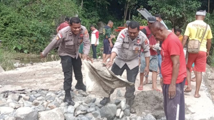 Banjir Gerus Jalan, Kolaborasi Jajaran Polres Sikka –Pemkab–Masyarakat Bangkitkan Akses Terputus