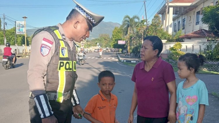 Strong Point Pagi Digencarkan, Satlantas Polres Sikka Hadir di Tengah Padatnya Aktivitas Warga